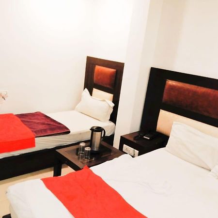Hotel Revels By A1Rooms New Delhi Exteriör bild