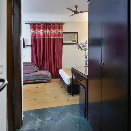 Hotel Revels By A1Rooms New Delhi Exteriör bild