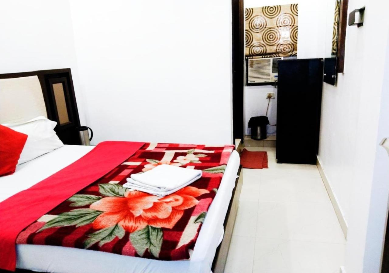 Hotel Revels By A1Rooms New Delhi Exteriör bild