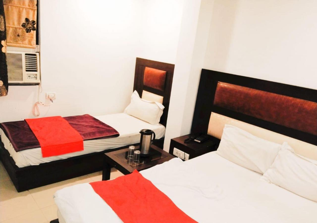 Hotel Revels By A1Rooms New Delhi Exteriör bild