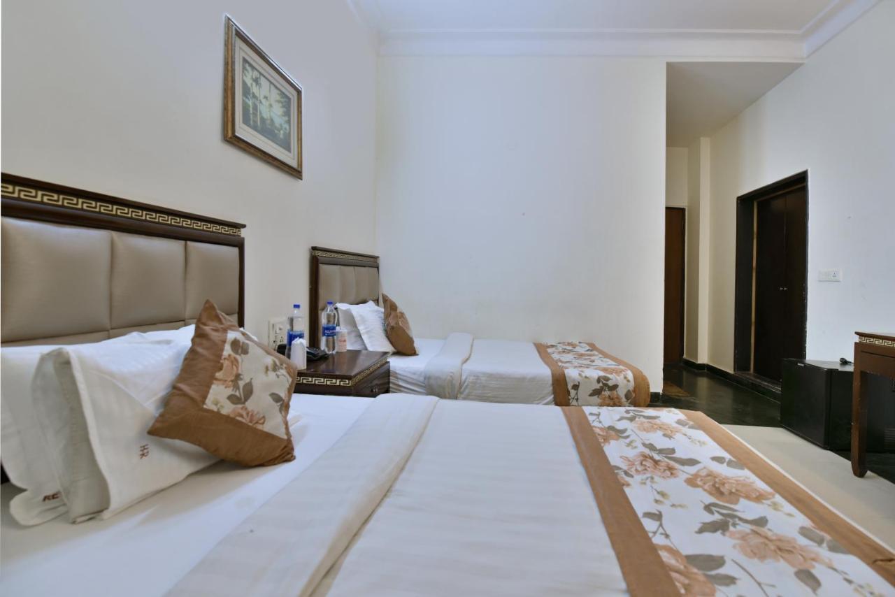 Hotel Revels By A1Rooms New Delhi Exteriör bild