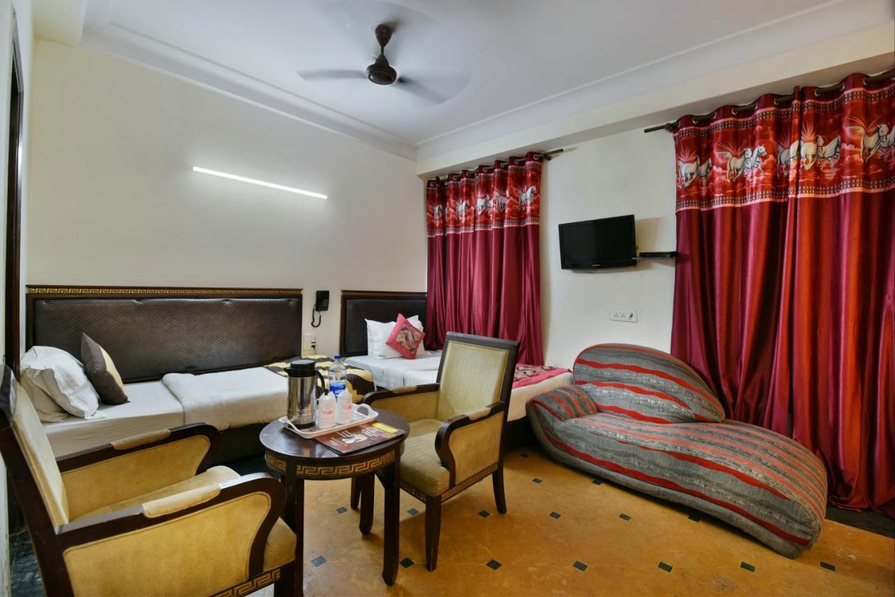 Hotel Revels By A1Rooms New Delhi Exteriör bild