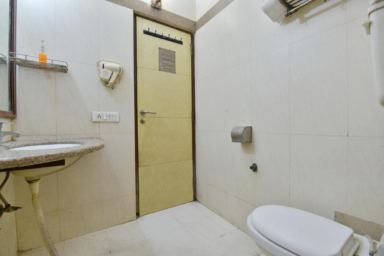 Hotel Revels By A1Rooms New Delhi Exteriör bild