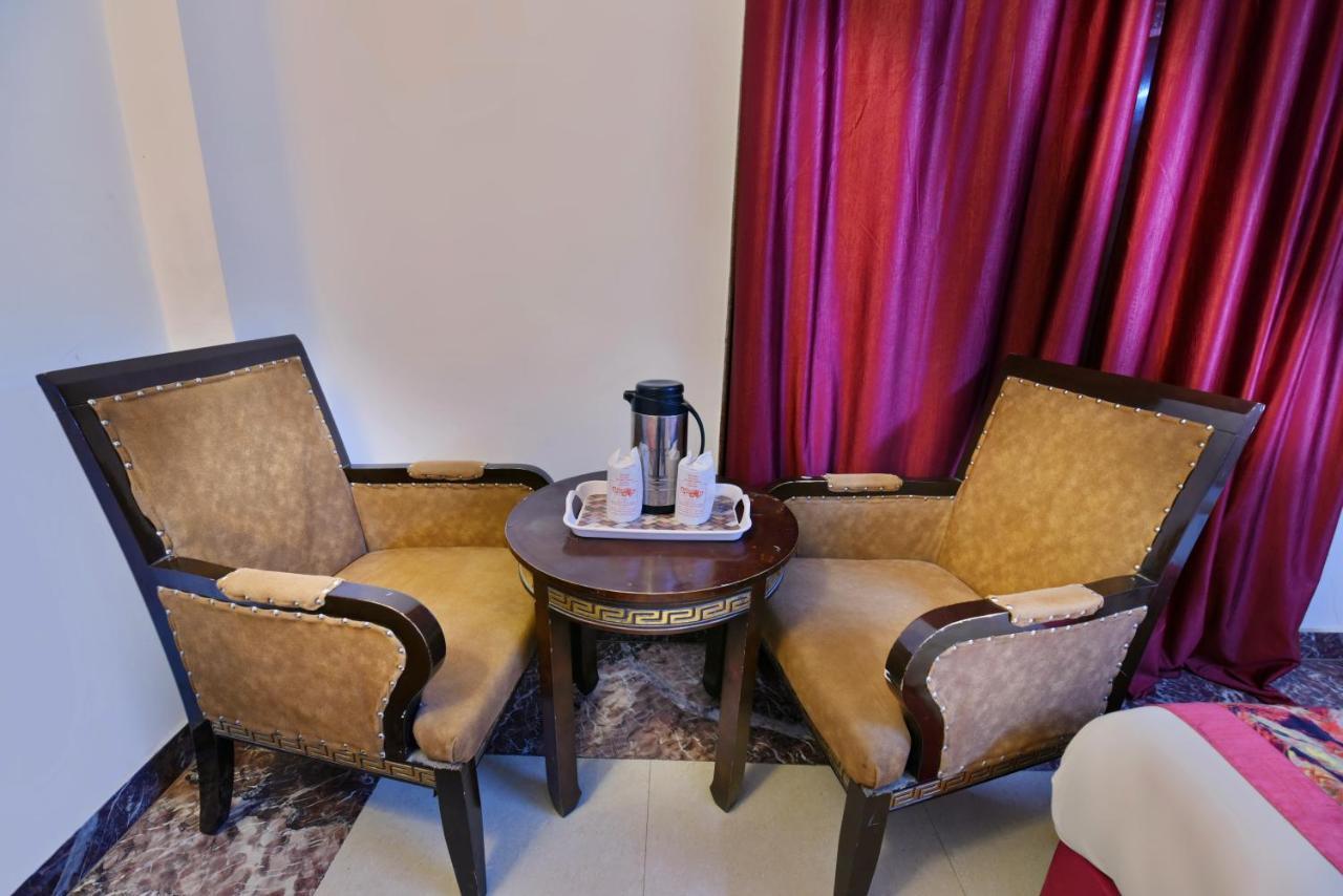Hotel Revels By A1Rooms New Delhi Exteriör bild