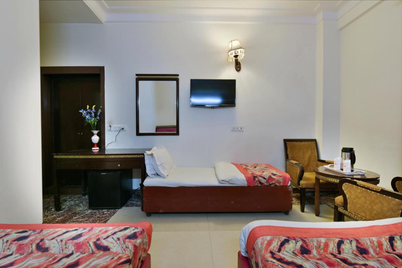 Hotel Revels By A1Rooms New Delhi Exteriör bild