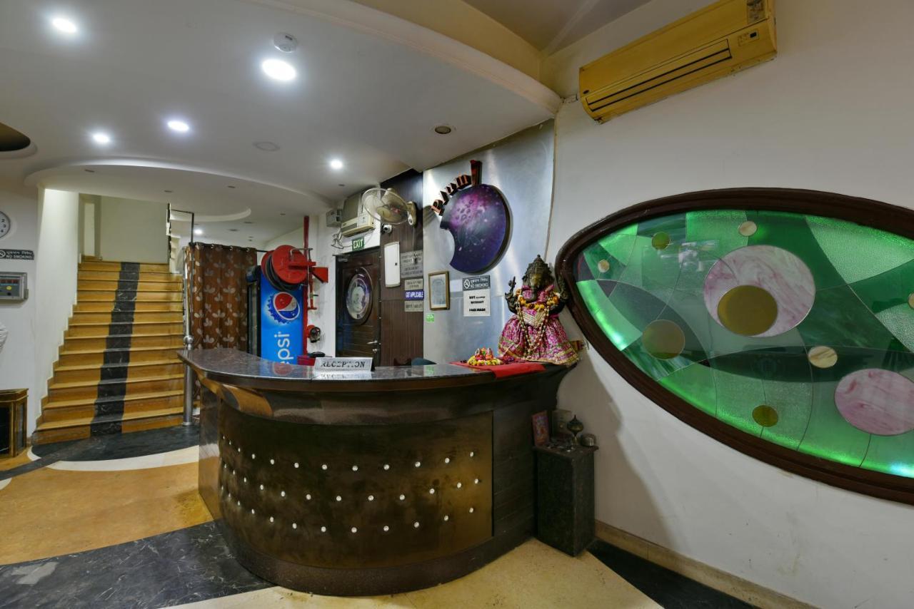 Hotel Revels By A1Rooms New Delhi Exteriör bild
