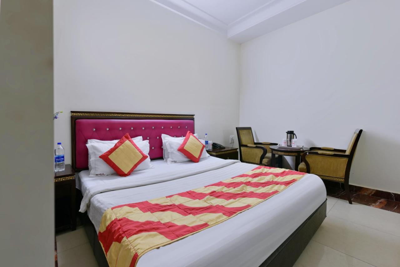 Hotel Revels By A1Rooms New Delhi Exteriör bild