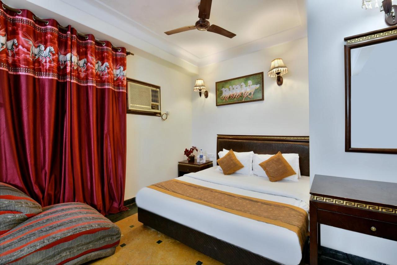 Hotel Revels By A1Rooms New Delhi Exteriör bild