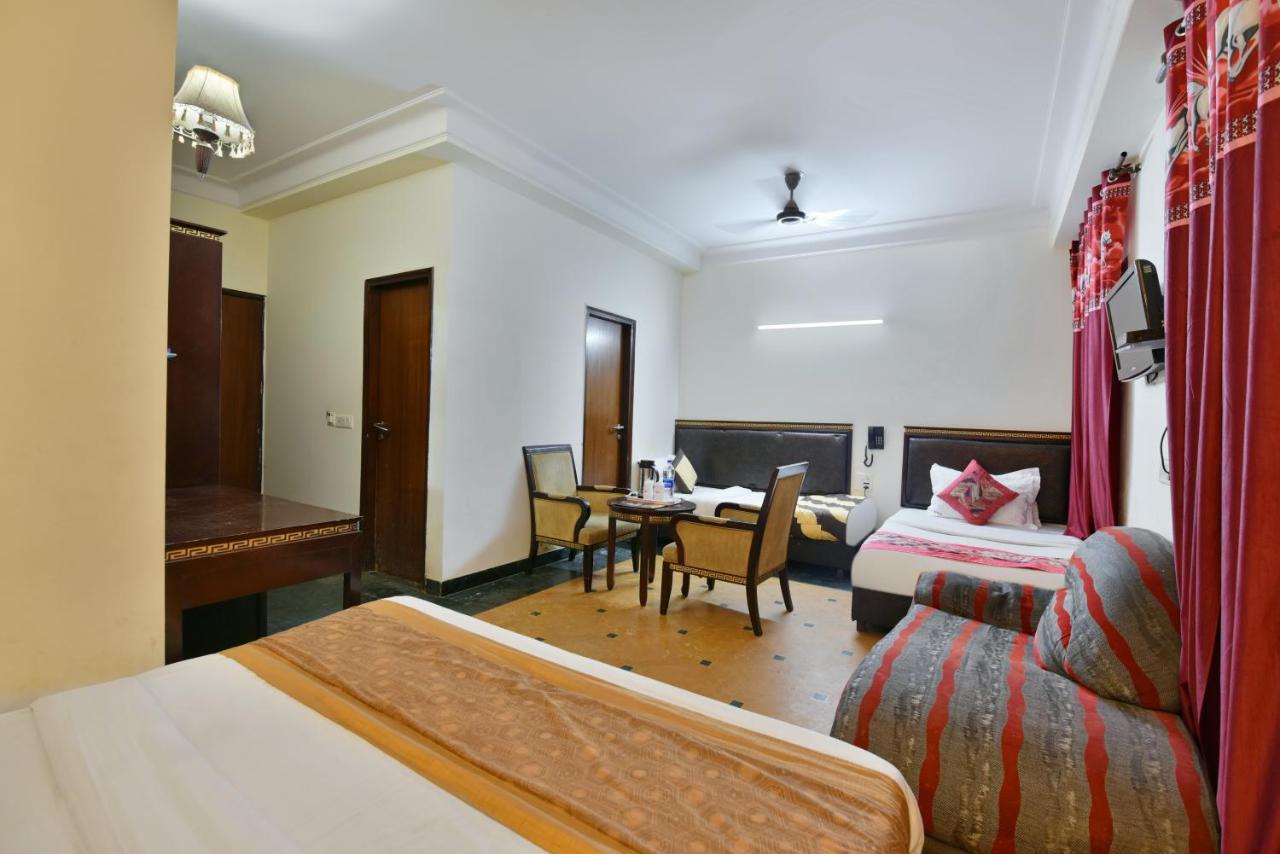 Hotel Revels By A1Rooms New Delhi Exteriör bild