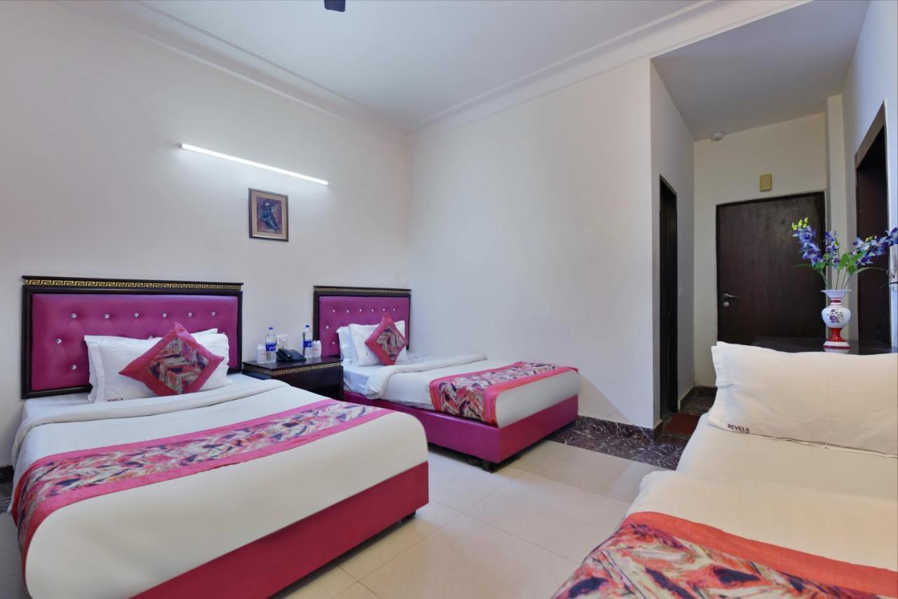Hotel Revels By A1Rooms New Delhi Exteriör bild