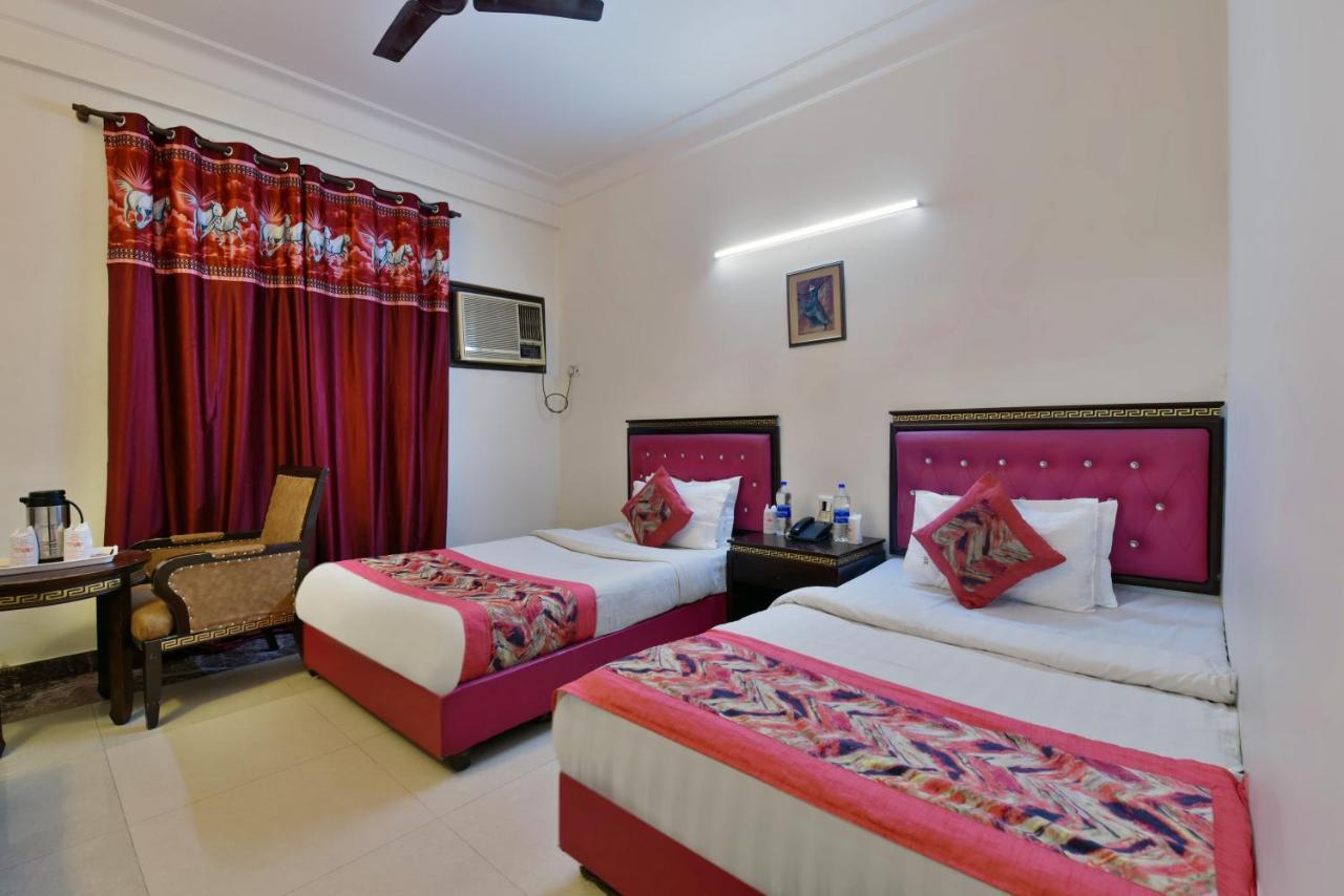 Hotel Revels By A1Rooms New Delhi Exteriör bild