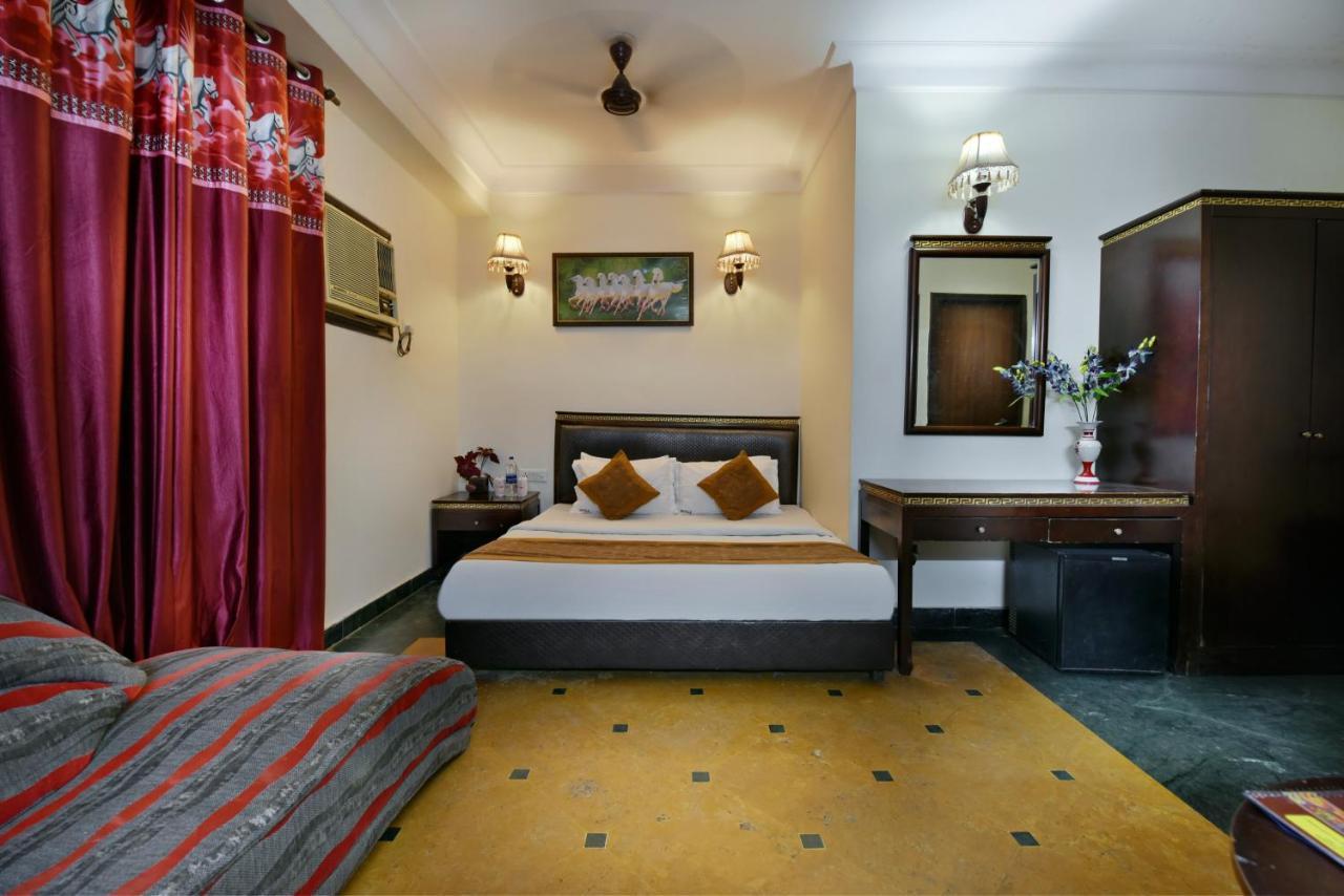 Hotel Revels By A1Rooms New Delhi Exteriör bild