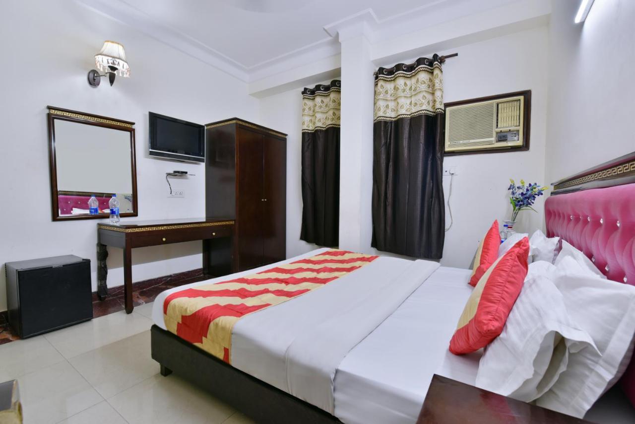 Hotel Revels By A1Rooms New Delhi Exteriör bild
