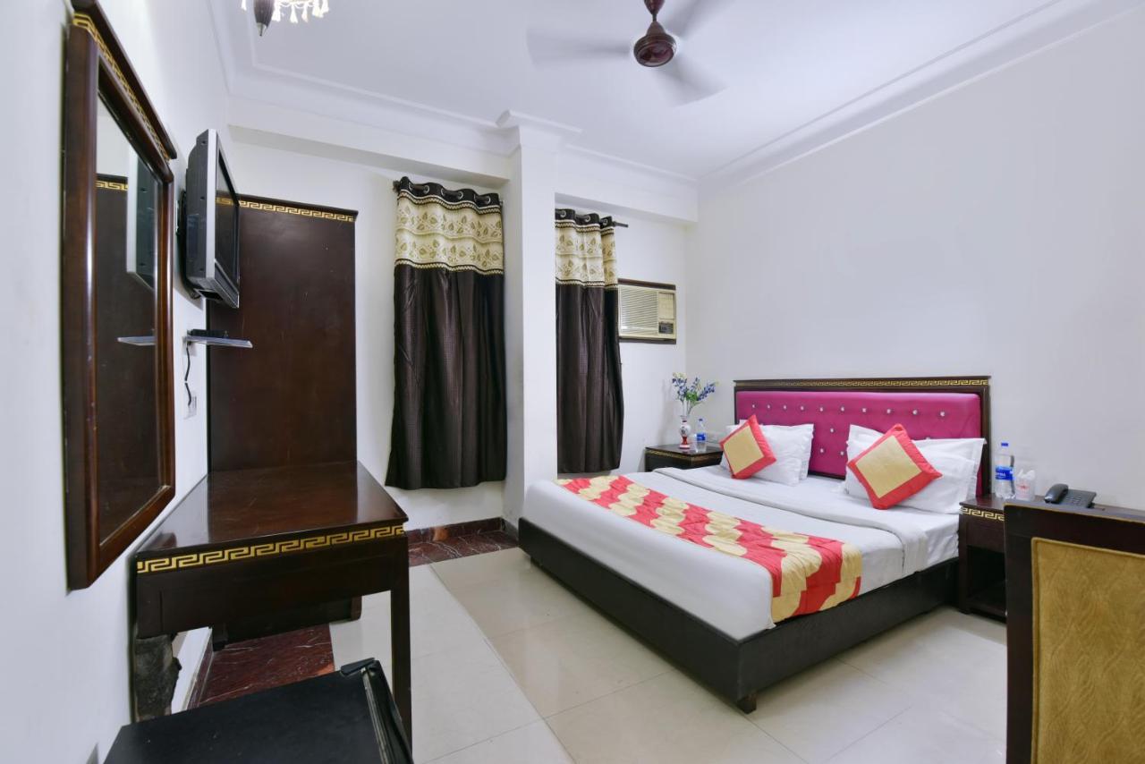 Hotel Revels By A1Rooms New Delhi Exteriör bild